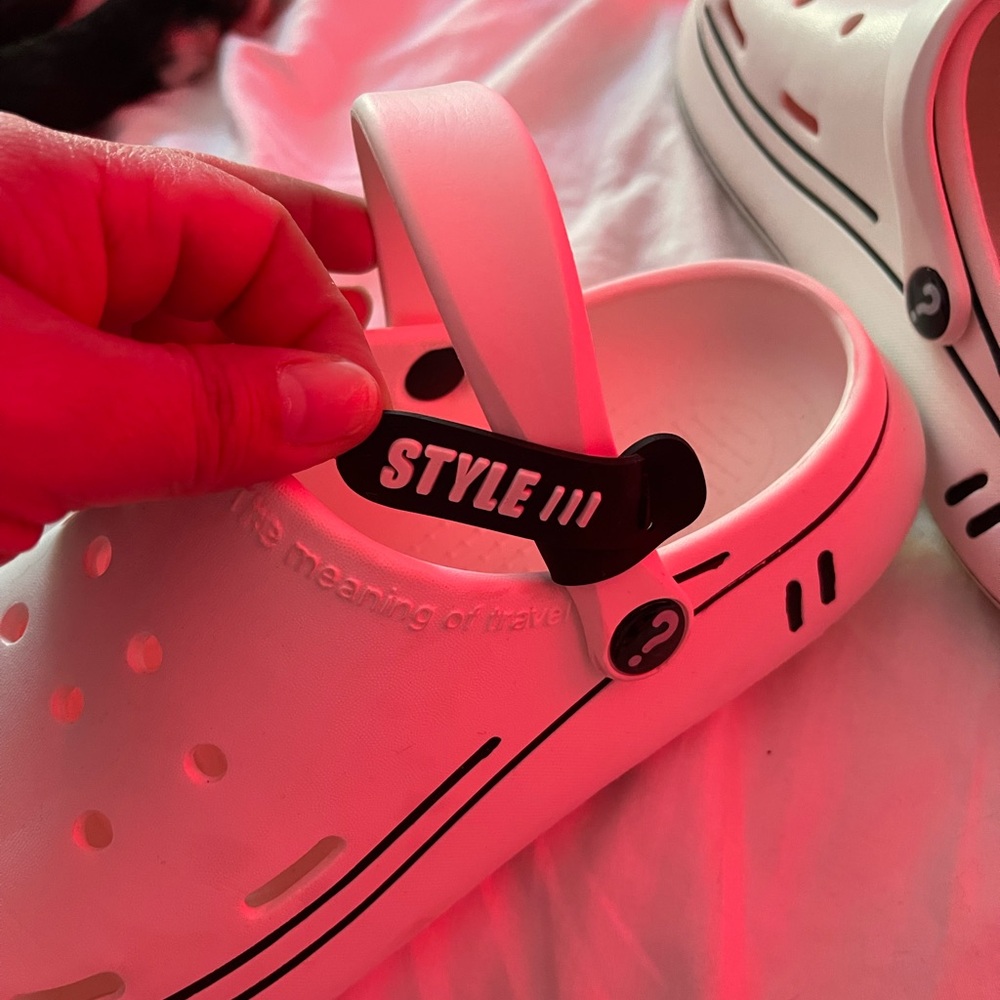 White clogs - Picture 3 of 4